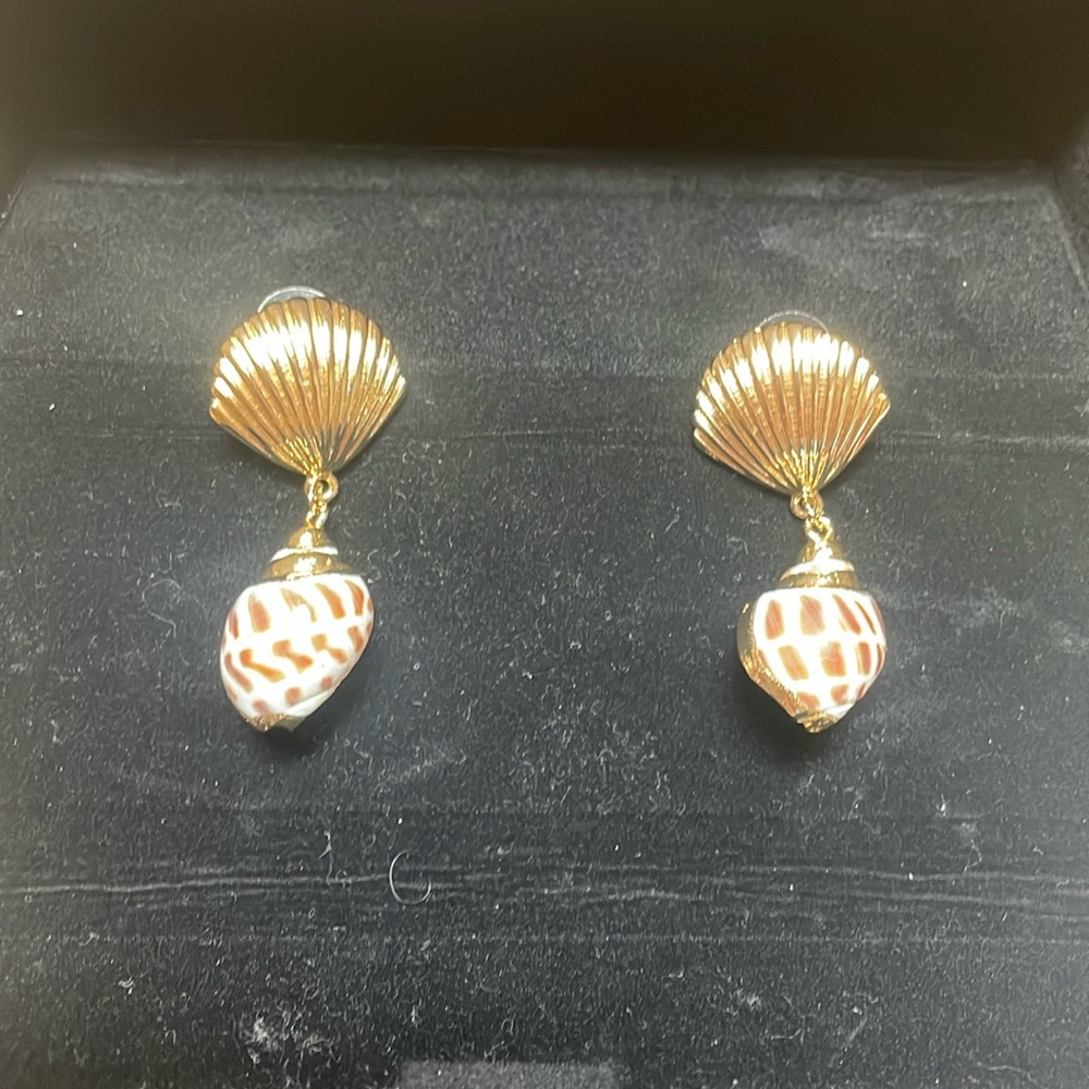 Lily Pulitzer shell earrings